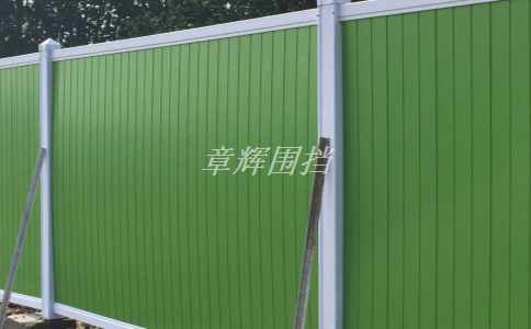 簡易圍擋在馬場或養(yǎng)殖場中的使用如何提升動(dòng)物的生存環(huán)境？（養(yǎng)殖場中簡易圍擋的環(huán)境改善作用）