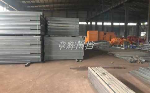 簡易圍擋在城市軌道交通系統(tǒng)建設(shè)中的應(yīng)用效果如何？（城市軌道交通系統(tǒng)中簡易圍擋的隔離和安全保護(hù)作用）