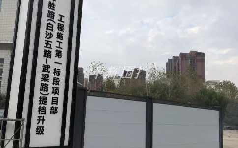 如何設(shè)計和制作具有美觀性和廣告效果的簡易圍擋？